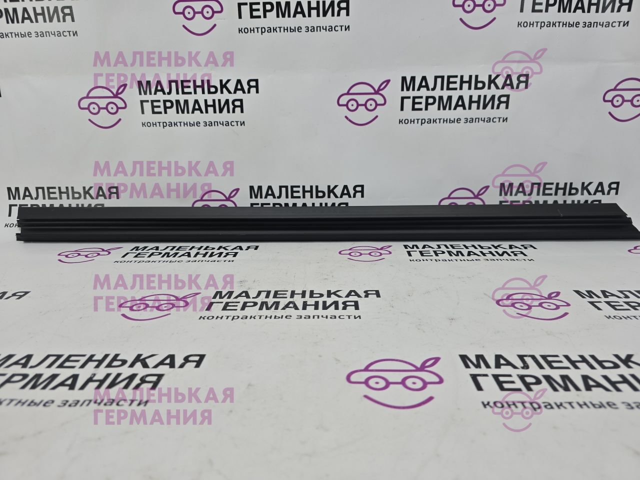 Уплотнитель стекла BMW 5 серия G30/G31 G30 2019, 4.4 л., N63 B44 C, бензин, АКПП, carbonschwarz metallic (416), седан, полный привод, 51337336959, 7336959 - фото №1