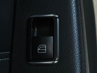 кнопка стеклоподъемника двери задней левой Mercedes-Benz E-Класс W212 [рестайлинг] W212 2014, 2.0 л., M 274.920, бензин, АКПП, 149 u белый, седан, задний привод, правый руль, A2049058102, A20490581029107