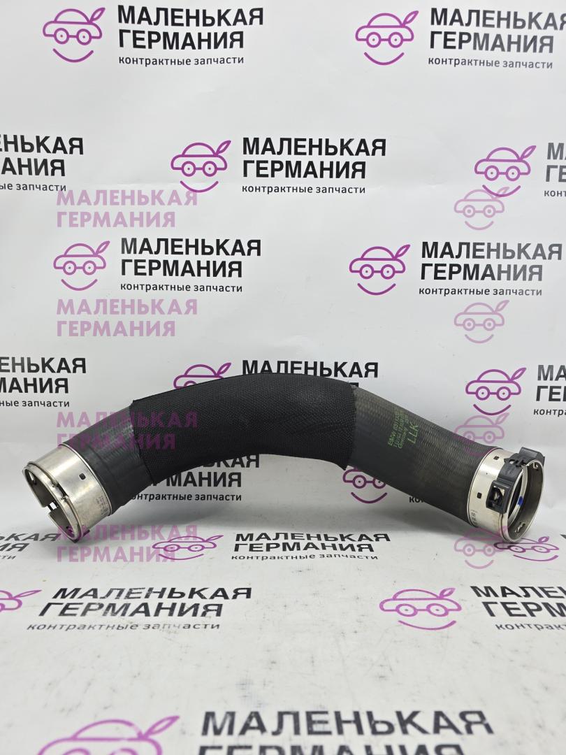 патрубок интеркулера BMW X1 F48 2016, 2.0 л., B47 C20 A, дизель, АКПП, alpinweiss 3 (300), передний привод, правый руль, 11618511338, 11614753651, 55144215414, 4215414, 8511338, 4753651 - фото №1