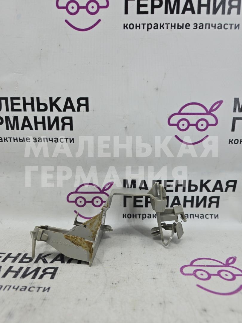 кронштейн (крепление) Mercedes-Benz A-Класс W176 (2012 - 2015), серый, правый руль, A1764210294 - фото №1