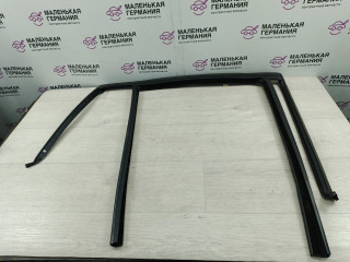 Уплотнитель стекла BMW X3 G01 (2017 - 2026), 2.0 л., B46 B20 B, бензин, АКПП, белый alpinweiss 3 (300), 51357393441, 7393441, 51357393447, 7393447