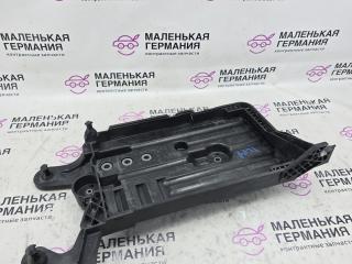 полка аккумулятора Volkswagen Passat B8 2015, 1.8 л., CJSA, бензин, робот, 2t/c9x чёрный перламутр, седан, правый руль, 5Q0915321H, 5Q0915321J