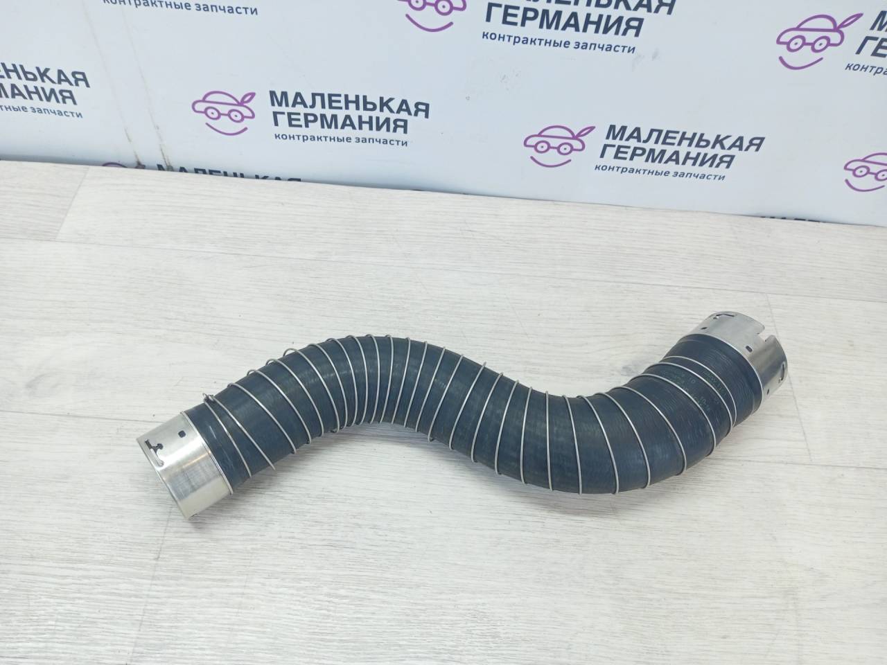 патрубок интеркулера BMW 5 серия G30/G31 G30 (2016 - 2020), 2.0 л., B47 D20 A, дизель, серый, седан, 11618572858, 8572858 - фото №1