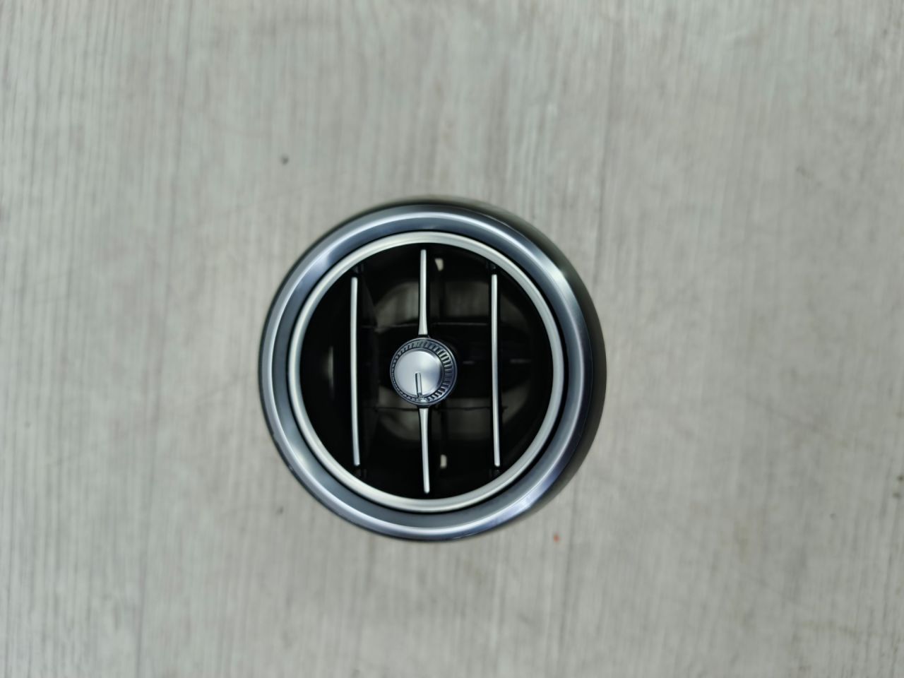 дефлектор обдува салона Mercedes-Benz C-Класс W205/S205/C205 2014, 2.0 л., M 274.920, бензин, АКПП, белый, седан, задний привод, правый руль, A2058304604 - фото №1