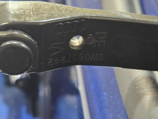 ограничитель открывания двери Audi A4 B9 2017, 2.0 л., CVKB, бензин, МКПП, s9/x5q синий металлик, седан, передний привод, правый руль