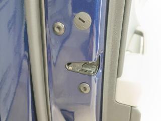 замок двери передней левой Audi A4 B9 2017, 2.0 л., CVKB, бензин, МКПП, s9/x5q синий металлик, седан, передний привод, правый руль, 8X2837015C