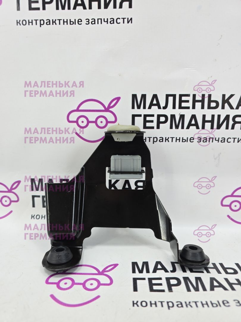 кронштейн (крепление) BMW X5 F15 2014, 3.0 л., N57 D30 A, дизель, АКПП, mineralweiss metallic (a96), полный привод, правый руль, 64116968108, 6968108 - фото №1
