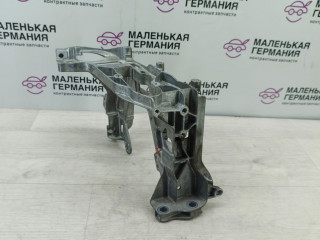 крепление фары правой Mercedes-Benz C-Класс W205/S205/C205 2014, 2.0 л., M 274.920, бензин, АКПП, белый, седан, задний привод, правый руль, A2056221700