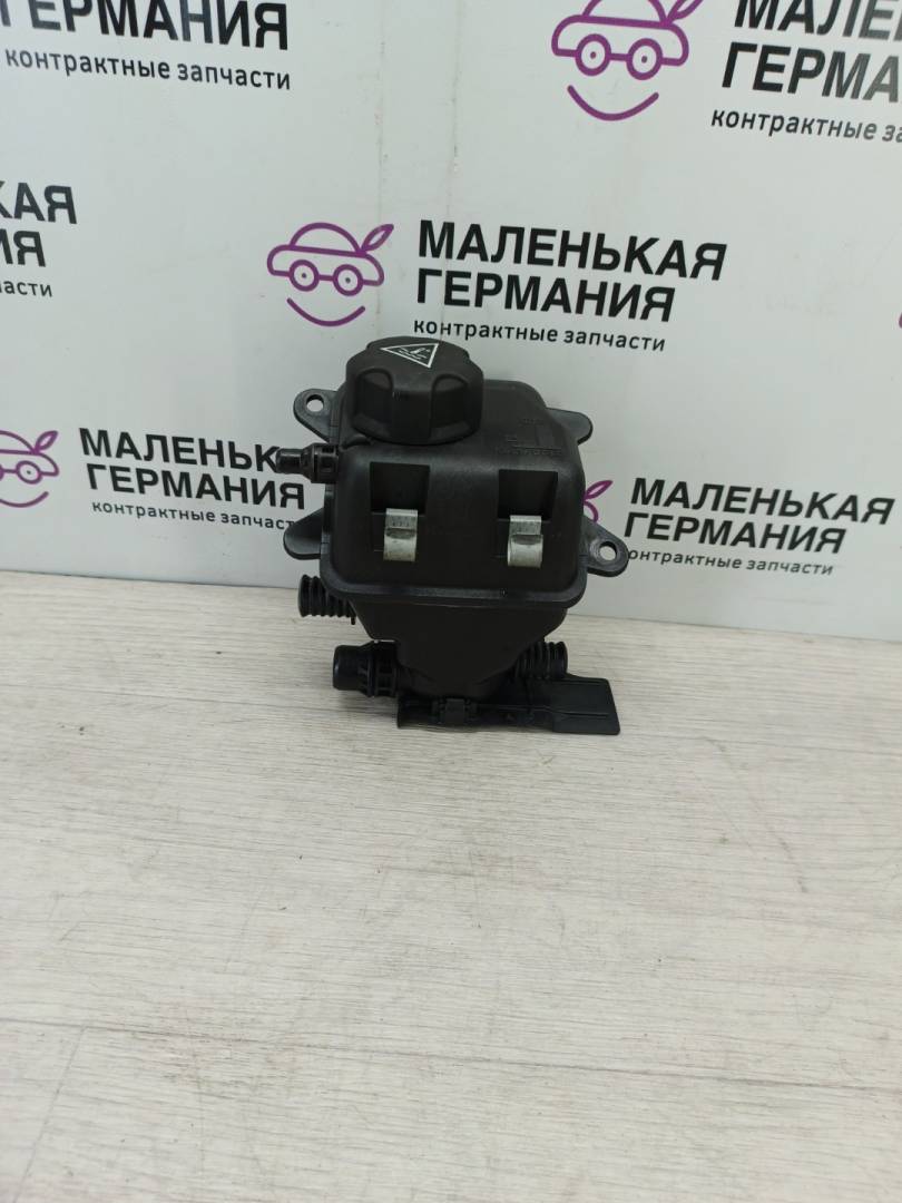 бачок гидроусилителя BMW 6 серия F06/F12/F13 2013, 4.4 л., N63 B44 B, бензин, black sapphire metallic (475), 17137632212, 7647281 - фото №1