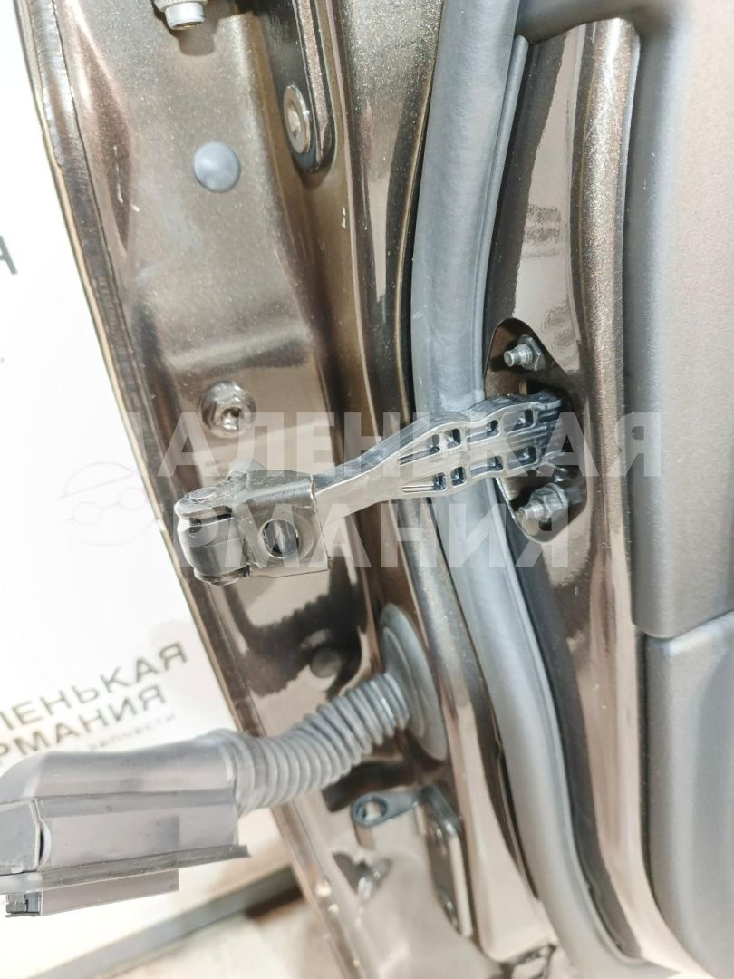 ограничитель открывания двери BMW 5 серия G30/G31 G30 2017, 2.0 л., B48 B20 A, бензин, АКПП, b65 jatoba brown metallic, седан, задний привод, правый руль, 51217341030, 7341030 - фото №1