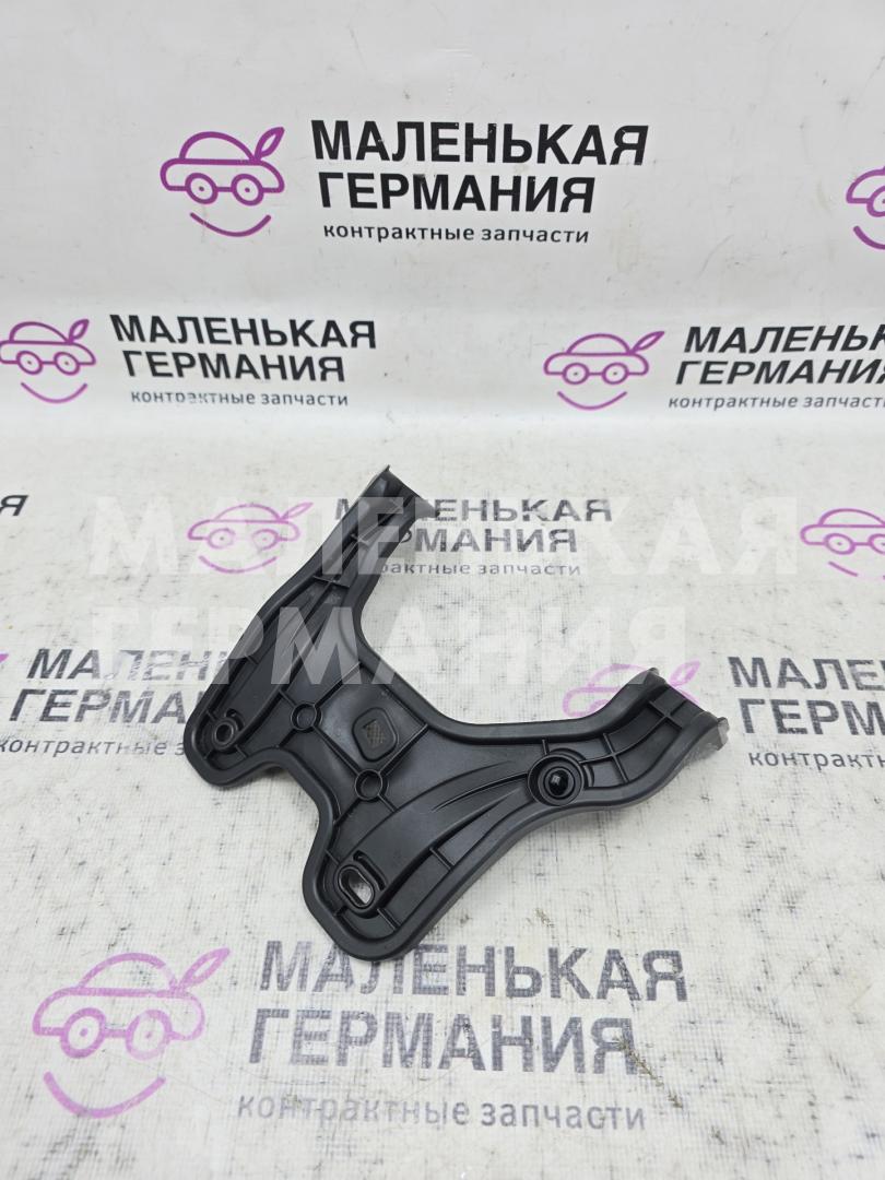 Кронштейн расширительного бачка Audi A5 F5 2018, 2.0 л., CVKB, бензин, АКПП, белый металлик 2y / s9r, хетчбэк 5 дв., правый руль, 8W0121232L - фото №1