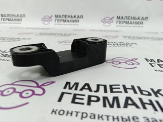 крепление стабилизатора / втулки стабилизатора BMW 5 серия G30/G31 G30 2019, 4.4 л., N63 B44 C, бензин, АКПП, carbonschwarz metallic (416), седан, полный привод, 31356861471, 6861471