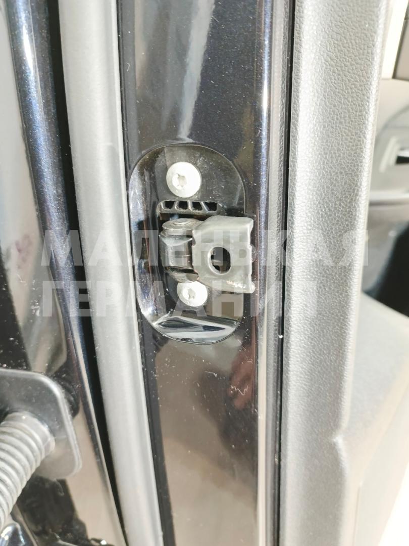 ограничитель открывания двери Volkswagen Passat B8 2015, 1.8 л., CJSA, бензин, робот, 2t/c9x чёрный перламутр, седан, правый руль, 3G5839249A - фото №1