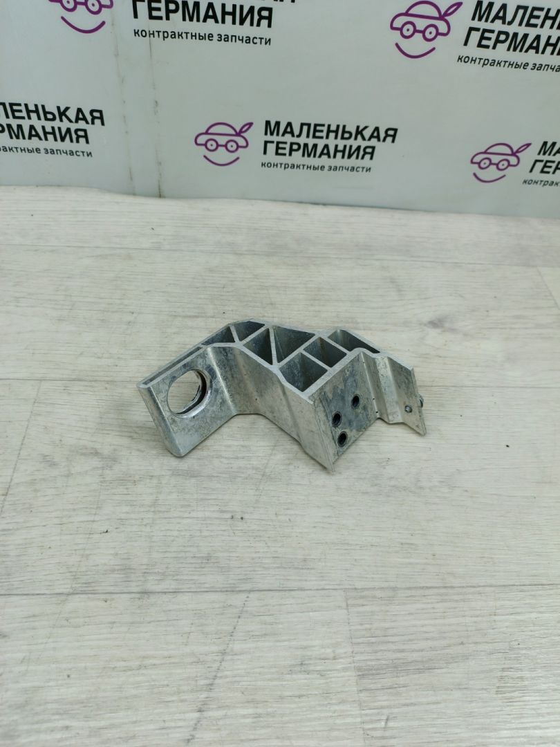 кронштейн радиатора Mercedes-Benz C-Класс W205/S205/C205 2014, 2.0 л., M 274.920, бензин, АКПП, белый, седан, задний привод, правый руль, A2055014220 - фото №1