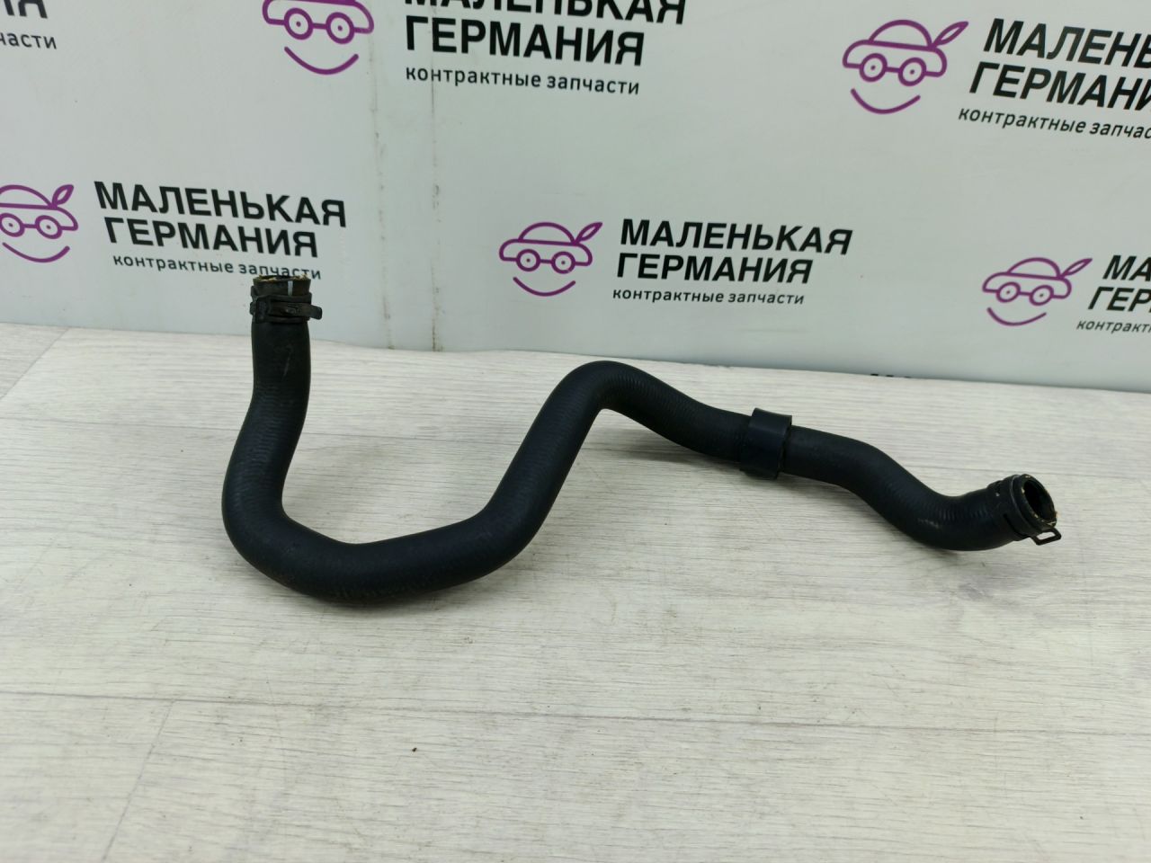 патрубок радиатора Mercedes-Benz C-Класс W205/S205/C205 2014, 2.0 л., M 274.920, бензин, АКПП, белый, седан, задний привод, правый руль, A2058301302 - фото №1