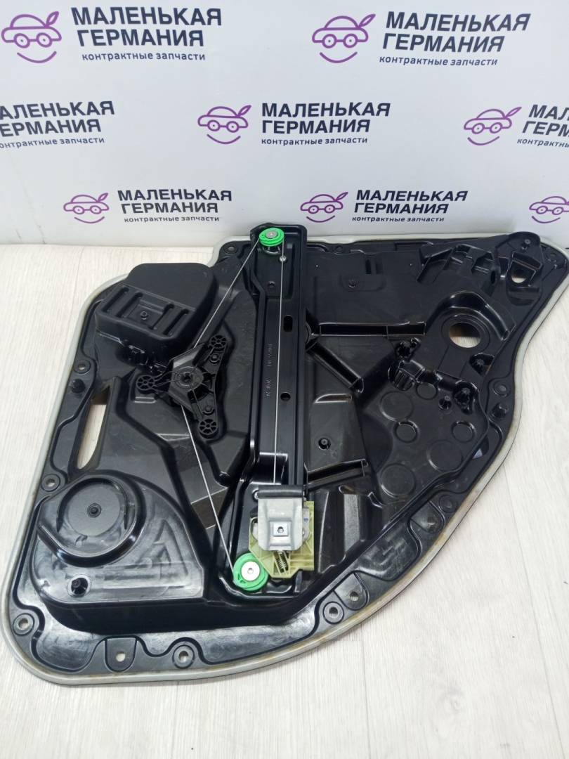 стеклоподъемник задний левый Mercedes-Benz C-Класс W205/S205/C205 2014, 2.0 л., M 274.920, бензин, АКПП, белый, седан, задний привод, правый руль, A0997660500, A2057307704 - фото №1