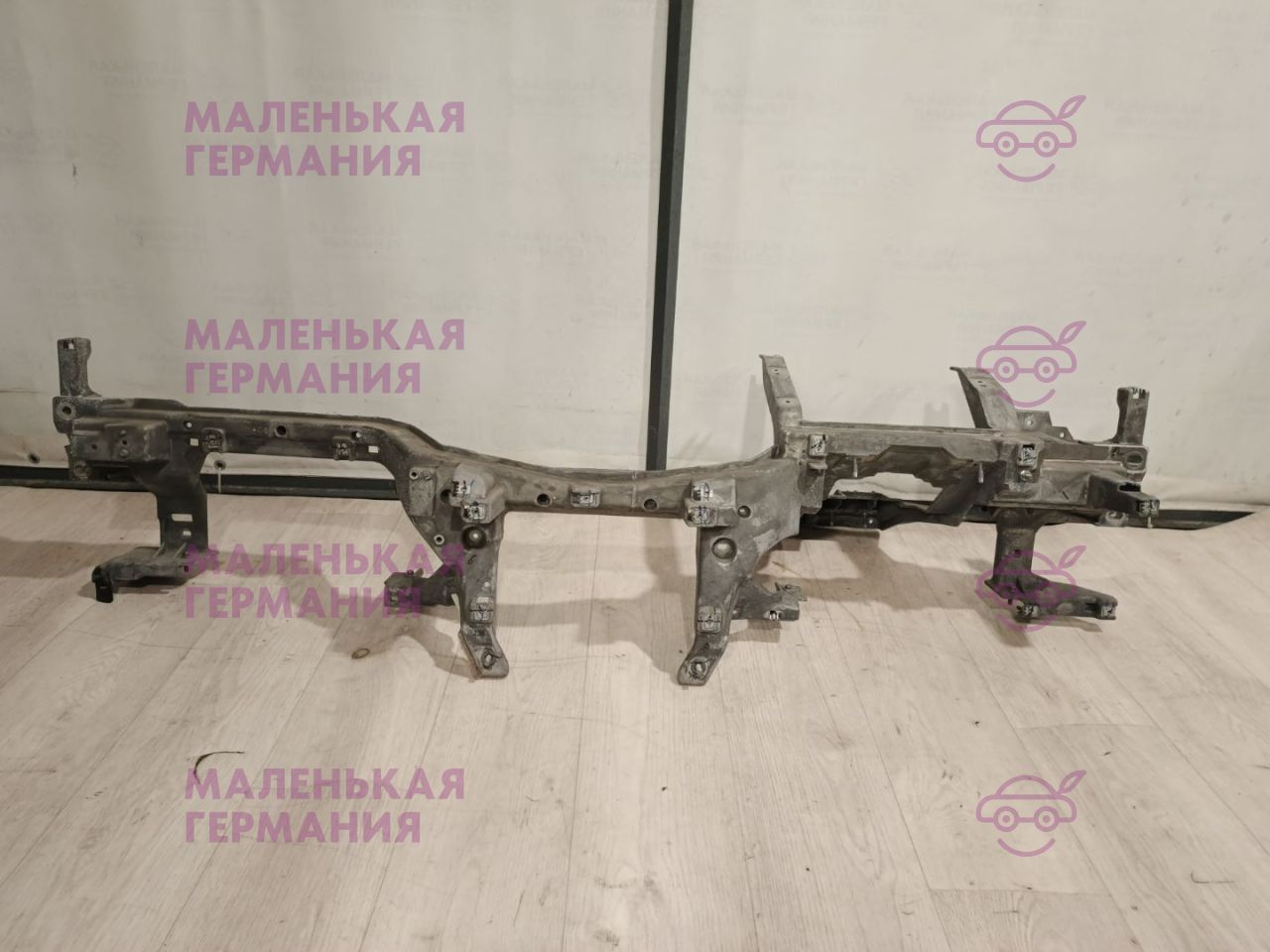 усилитель торпедо BMW 5 серия G30/G31 G31 2017, 2.0 л., B48 B20 B, бензин, АКПП, alpinweiss 3 (300), универсал, правый руль, 51459297647, 9297647 - фото №1