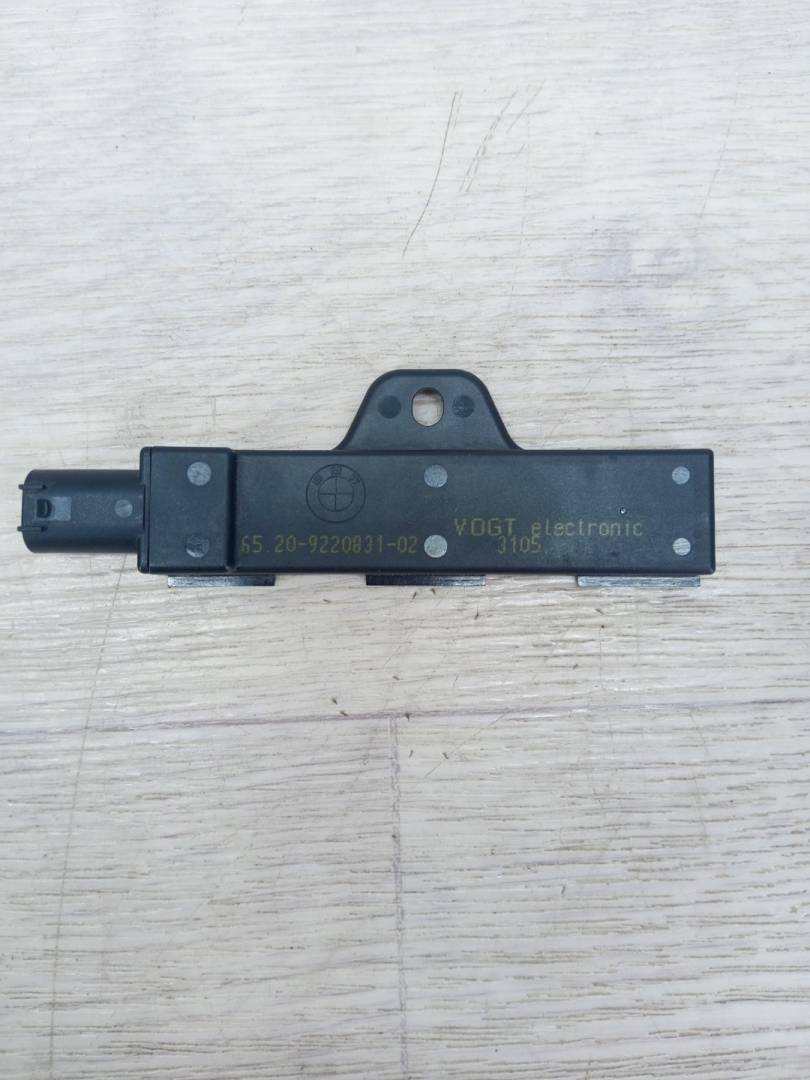 Антенна системы комфортного доступа BMW 5 серия G30/G31 G30 (2016 - 2020), 2.0 л., B47 D20 A, дизель, белый, седан, 65209220831, 9220831 - фото №1