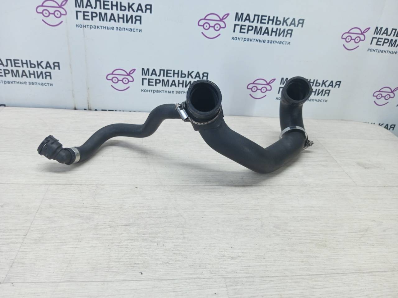 патрубок радиатора BMW 3 серия F30/F31/F34 F30 2012, 3.0 л., N55 B30 A, бензин, АКПП, black sapphire metallic (475), седан, задний привод, 11537594319 - фото №1