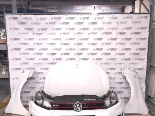 передняя часть (ноускат) Volkswagen Golf GTI 6 поколение 2011, 2.0 л., CCZB, бензин, робот, b4/b9a белый, хетчбэк 5 дв., передний привод, правый руль, 5K2941754D, 5K0121251J, 1K0121207BC, ZSB1K0121205AC, 5K6821021B, 5K6821022B, 5K0807217CD, 5K0853651AK, 5K2941753D, 5K0805588E, 5K6821215D, 5K6821218, 5K2941754D, 5K2941751D, 5K0121251J, 5K6821105
