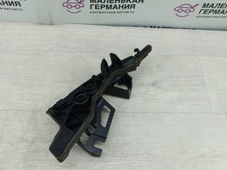 кронштейн (крепление) Mercedes-Benz C-Класс W205/S205/C205 2014, 2.0 л., M 274.920, бензин, АКПП, белый, седан, задний привод, правый руль, A2058310898, A2058310698