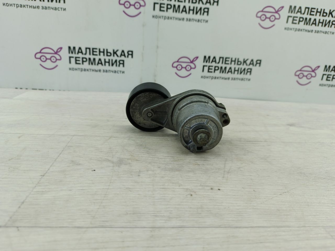ролик натяжителя Mercedes-Benz C-Класс W205/S205/C205 2014, 2.0 л., M 274.920, бензин, АКПП, белый, седан, задний привод, правый руль, A2742000870 - фото №1