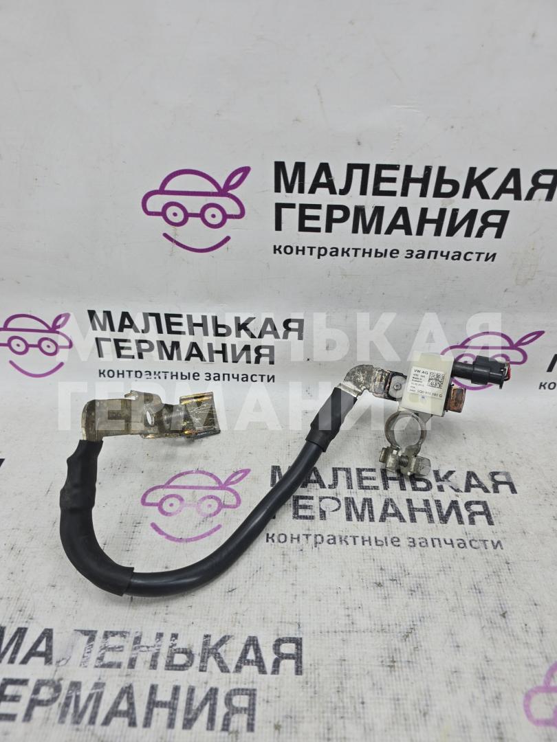 клемма аккумулятора минус Volkswagen Passat B8 2015, 1.8 л., CJSA, бензин, робот, 2t/c9x чёрный перламутр, седан, правый руль, 5Q0915181G, 4F0973702 - фото №1