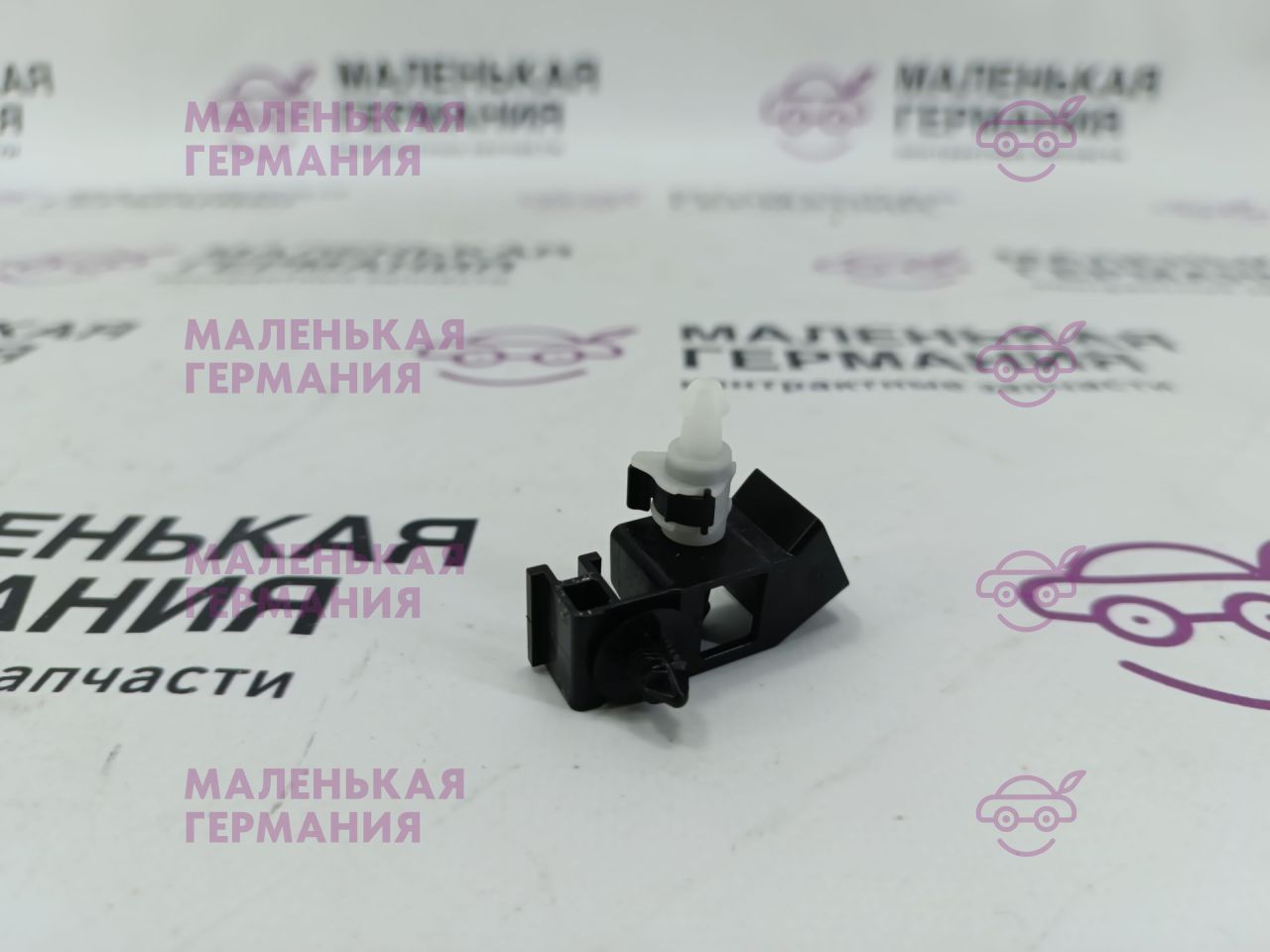 форсунка омывателя лобового стекла BMW 5 серия G30/G31 G31 2017, 2.0 л., B48 B20 B, бензин, АКПП, alpinweiss 3 (300), универсал, правый руль, 61667388756, 7388756 - фото №1