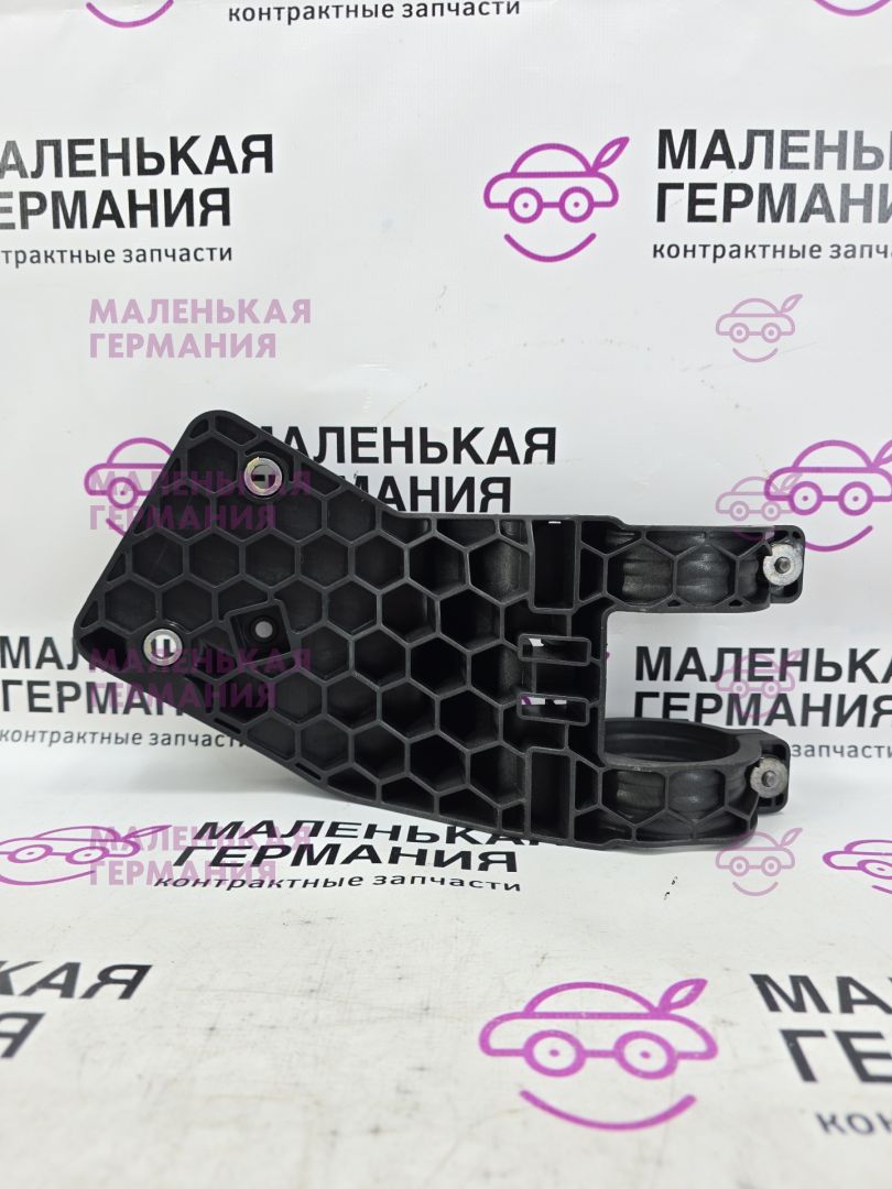 кронштейн топливного фильтра BMW X5 F15 2014, 3.0 л., N57 D30 A, дизель, АКПП, mineralweiss metallic (a96), полный привод, правый руль, 16117206504, 7206504, 70312332, 70347023, 13327796063, 7796063 - фото №1