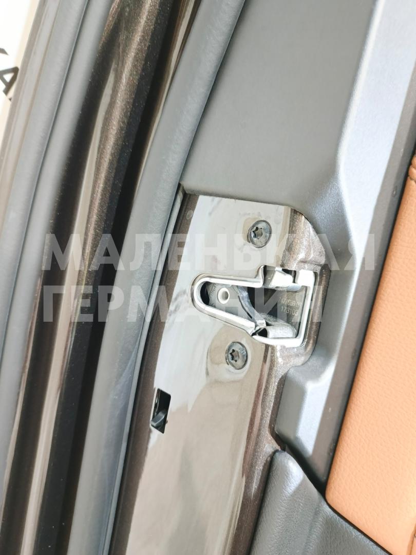 замок двери задней левой BMW 5 серия G30/G31 G30 2017, 2.0 л., B48 B20 A, бензин, АКПП, b65 jatoba brown metallic, седан, задний привод, правый руль - фото №1