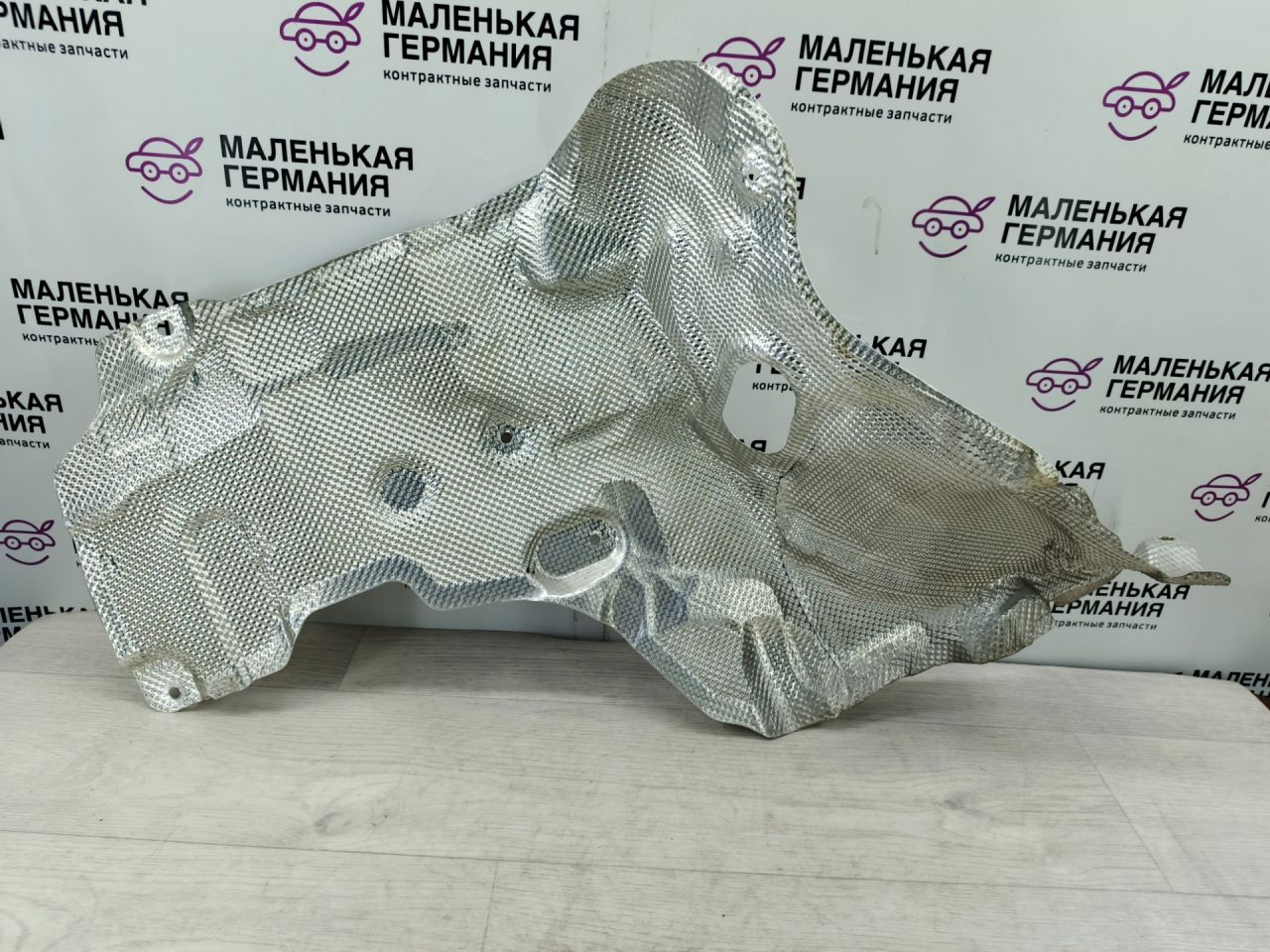 тепловой экран моторного отсека Mercedes-Benz C-Класс W205/S205/C205 2014, 2.0 л., M 274.920, бензин, АКПП, белый, седан, задний привод, правый руль, A2056820271 - фото №1