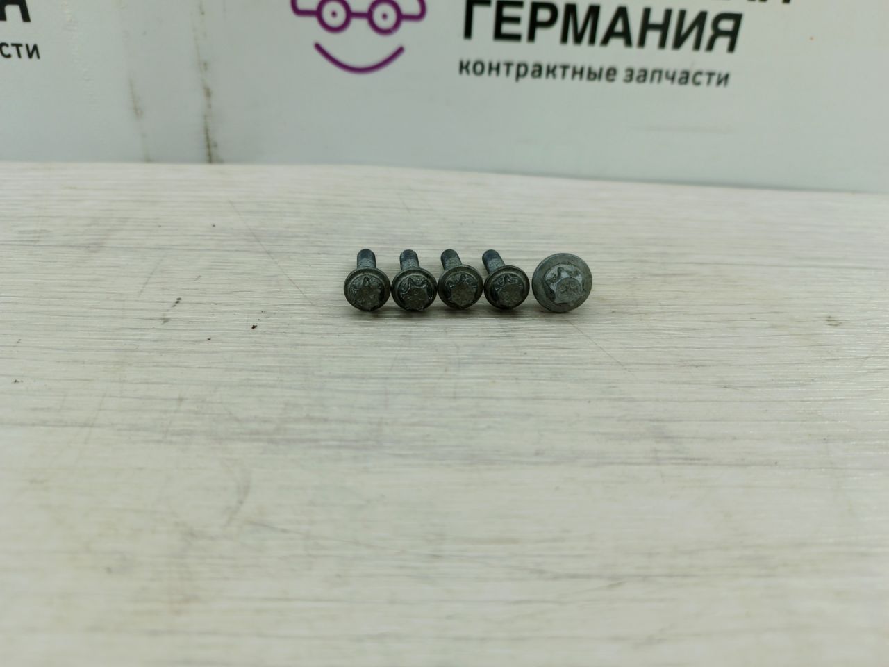 болт Mercedes-Benz C-Класс W205/S205/C205 2014, 2.0 л., M 274.920, бензин, АКПП, белый, седан, задний привод, правый руль, N304017008043, N000000003853 - фото №1