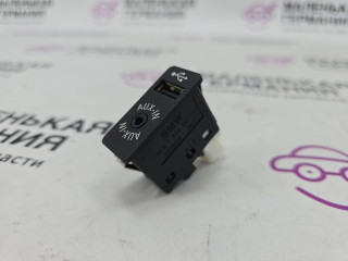 разъем AUX / USB BMW X1 F48 2016, 2.0 л., B47 C20 A, дизель, АКПП, alpinweiss 3 (300), передний привод, правый руль, 84109266607, 9266607