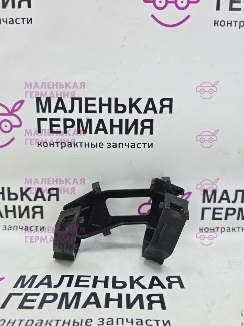 кронштейн (крепление) BMW 5 серия G30/G31 G31 2017, 2.0 л., B48 B20 B, бензин, АКПП, alpinweiss 3 (300), универсал, правый руль, 34526866919, 6866919 - фото №1