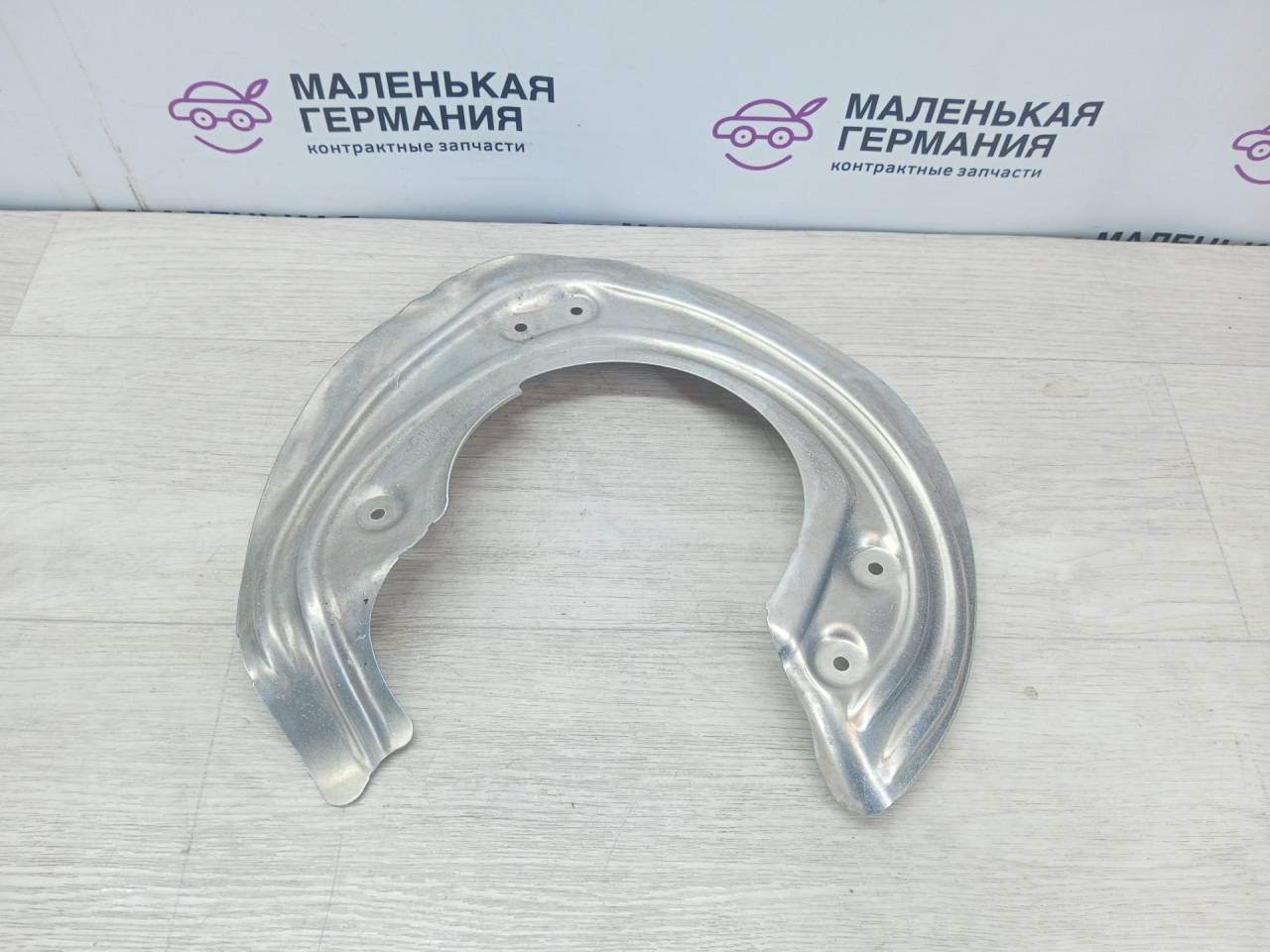 защитный кожух тормозного механизма BMW 3 серия G20 2020, 2.0 л., B46 B20 B, бензин, АКПП, белый alpinweiss 3 (300), седан, задний привод, 34106871335, 6871335 - фото №1