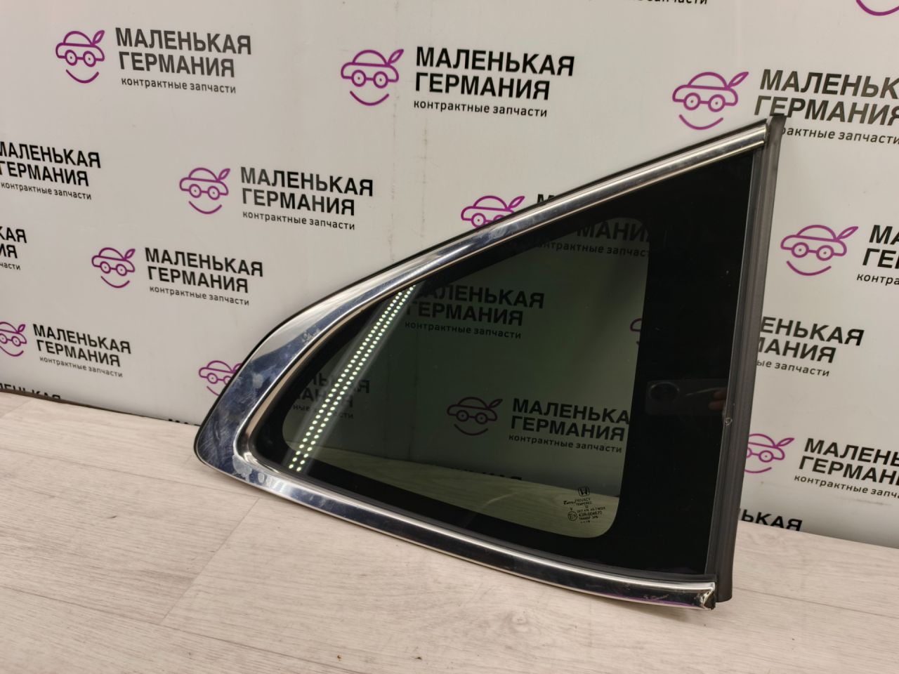 форточка в крыло Honda CR-V 5 поколение (2016 - 2026) - фото №1