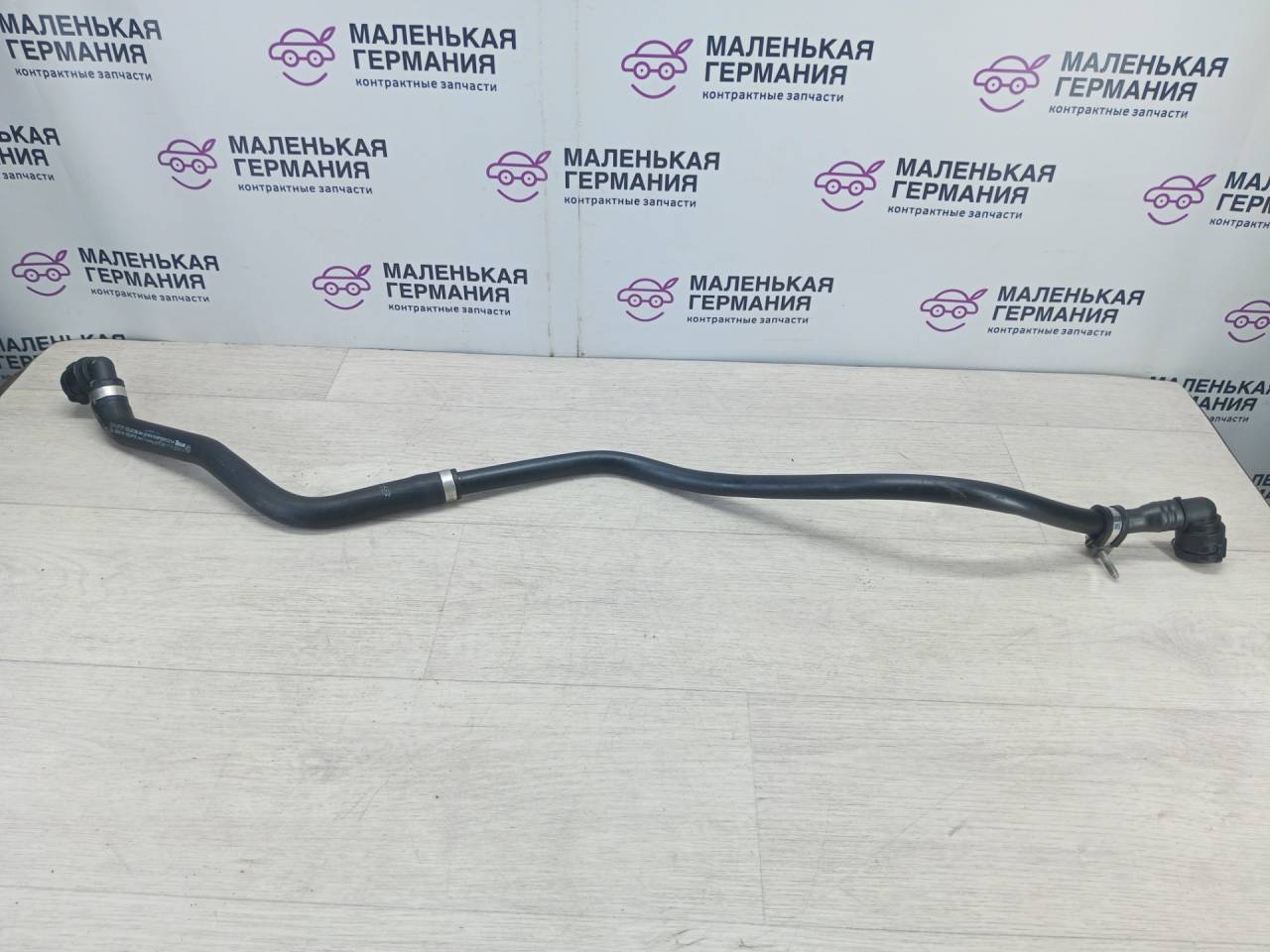 патрубок радиатора Mercedes-Benz C-Класс W205/S205/C205 2014, 2.0 л., M 274.920, бензин, АКПП, белый, седан, задний привод, правый руль, A2055011000 - фото №1