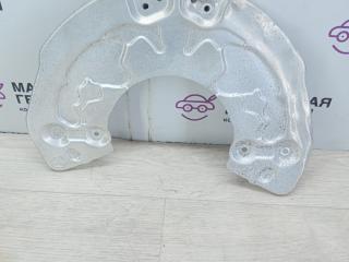 защитный кожух тормозного механизма Mercedes-Benz C-Класс W205/S205/C205 2014, 2.0 л., M 274.920, бензин, АКПП, белый, седан, задний привод, правый руль, A0004213520