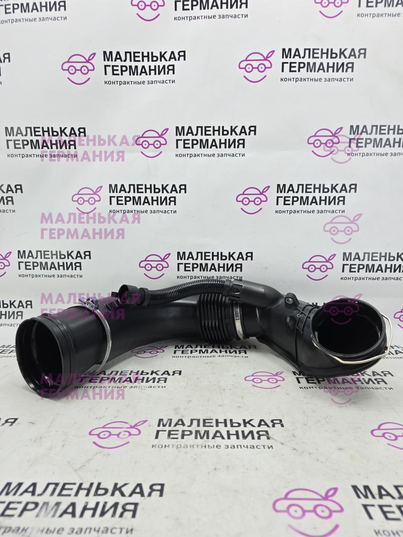 патрубок воздушного фильтра BMW X5 F15 2013, 3.0 л., N57 D30 A, дизель, АКПП, mineralweiss metallic (a96), внедорожник 5 дв., полный привод, правый руль, 7807493, 58650910, 13718507369, 8507369, 3718512381, 8512381, 70529005, 13717807493 - фото №1