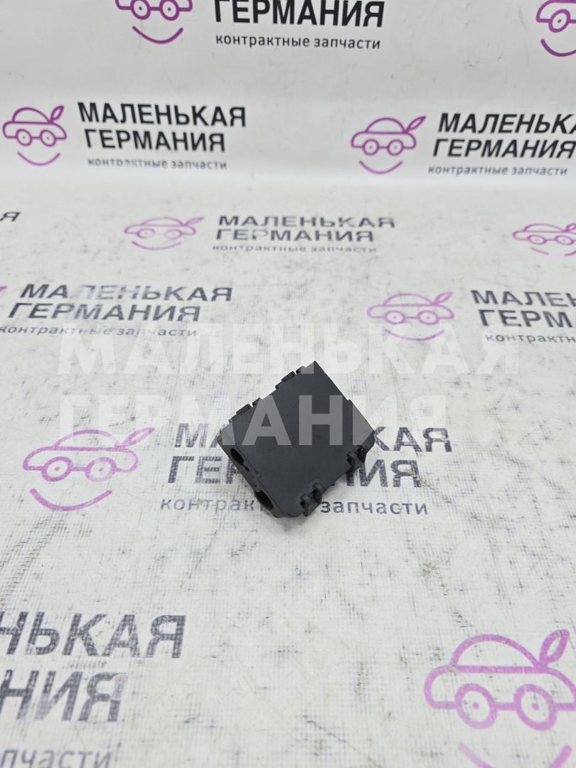 кожух электрических разъемов BMW 5 серия G30/G31 G30 2017, 2.0 л., B48 B20 A, бензин, АКПП, b65 jatoba brown metallic, седан, задний привод, правый руль, 61139252800, 9252800 - фото №1