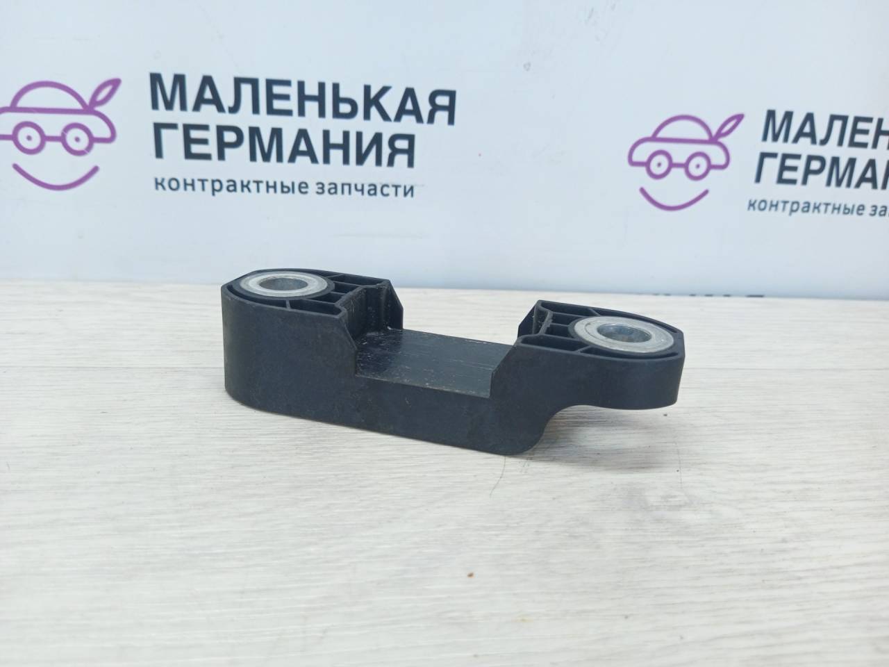 крепление стабилизатора / втулки стабилизатора BMW 5 серия G30/G31 G30 (2016 - 2020), 2.0 л., B47 D20 A, дизель, серый, седан, 31356861471, 6861471 - фото №1