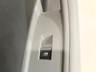 кнопка стеклоподъемника двери передней левой Audi A4 B9 2017, 2.0 л., CVKB, бензин, МКПП, s9/x5q синий металлик, седан, передний привод, правый руль