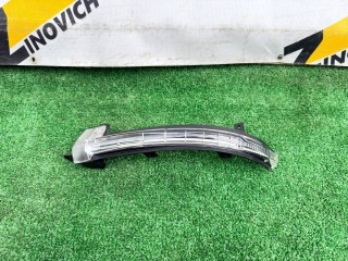 повторитель поворотов Volkswagen Touareg 2 поколение (2010 - 2014), 7P6949101
