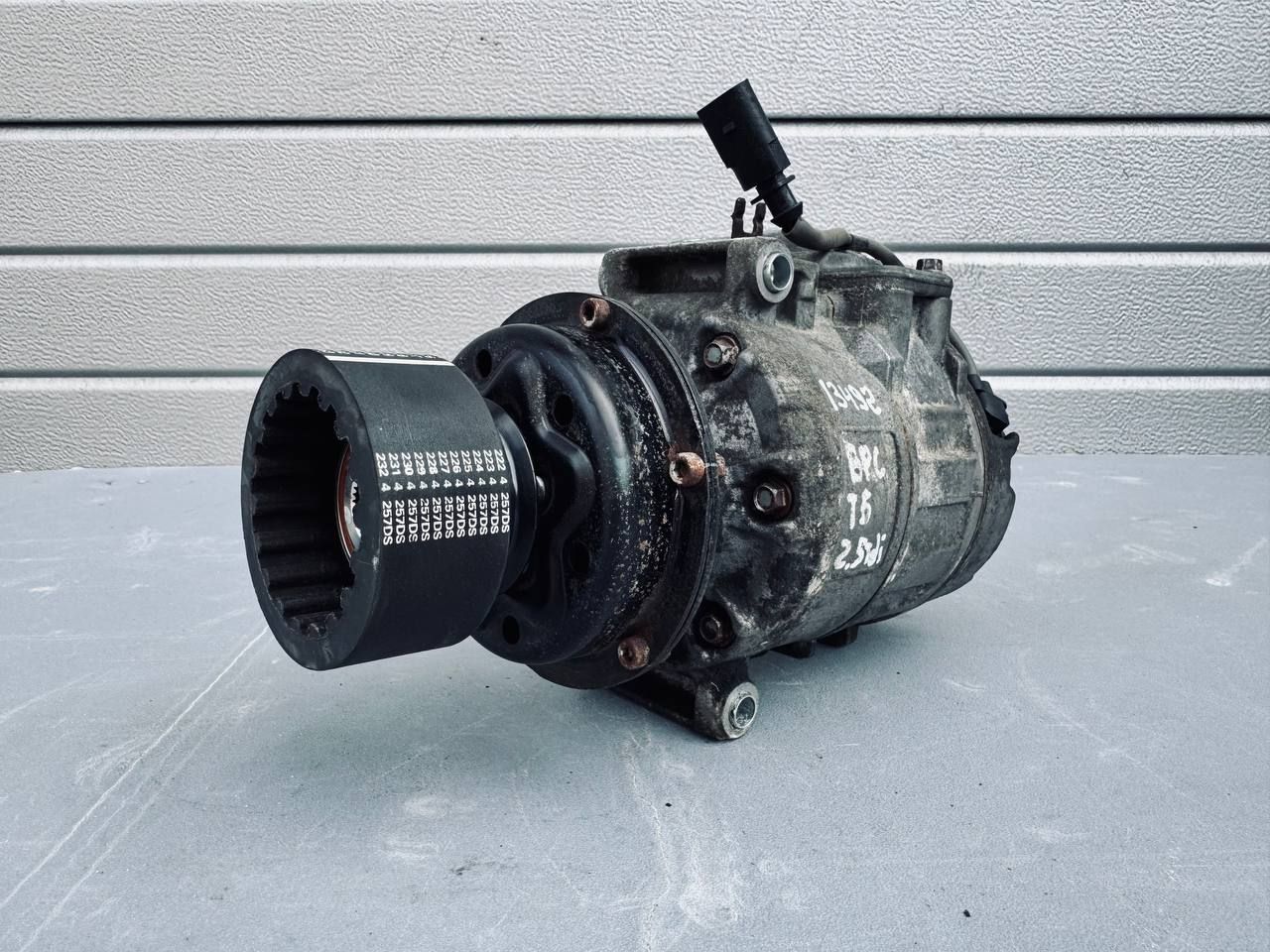 компрессор кондиционера Volkswagen Transporter T5 (2003 - 2009), 2.5 л., AXD, дизель, 070903201E, 7H0820805C, 7SEU16C, 4471803606, 2483000212