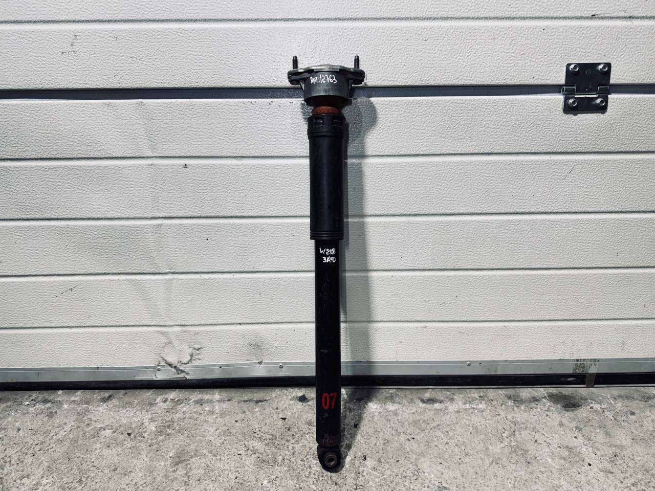 амортизатор задний Mercedes-Benz CLS-Класс C218/X218 (2011 - 2014), A2183200730, A2043260598, A2183240107