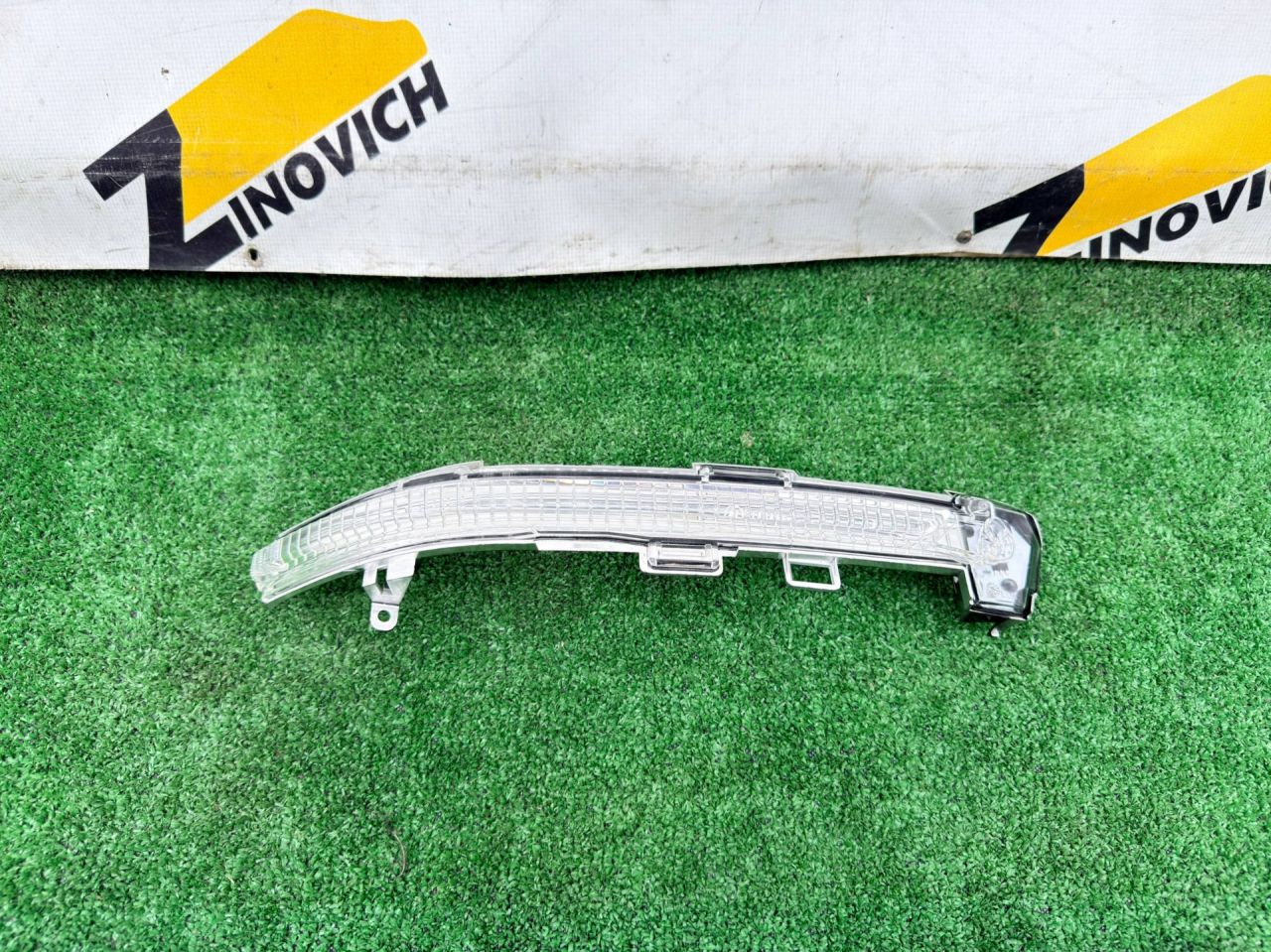 повторитель поворотов Volkswagen ID.4 1 поколение (2020 - 2026), 11B949102