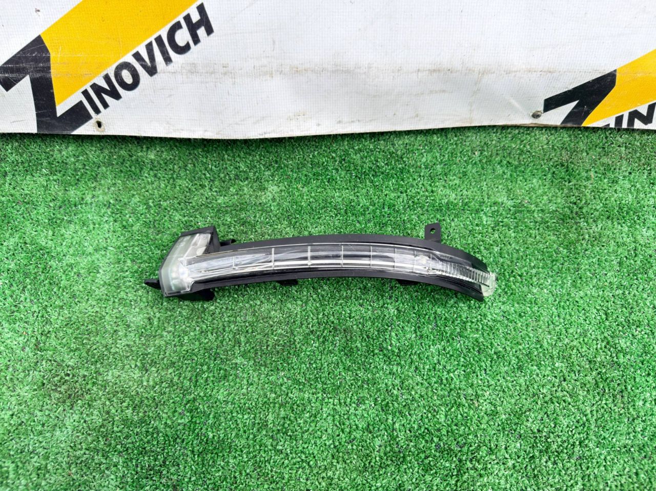 повторитель поворотов Volkswagen Touareg 2 поколение (2010 - 2014), 7P6949101