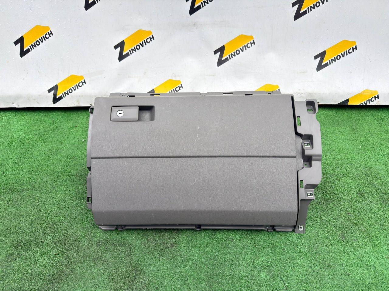 бардачок Volkswagen Crafter 2 поколение (2016 - 2026), 7C1857264, 7C1857097F, 5E0947561, 1K0820731 - фото №1