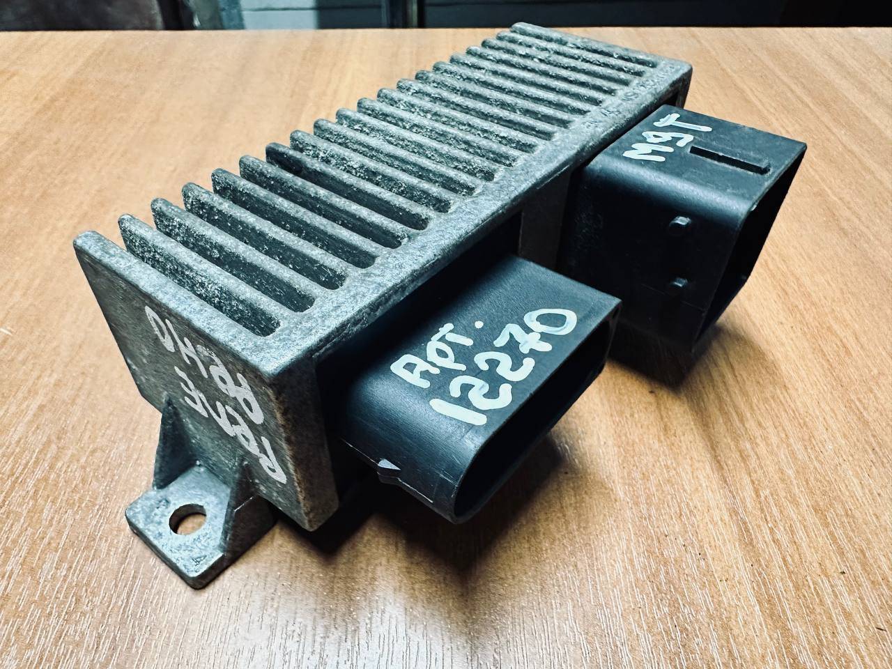 реле накала свечей Renault Master 3 поколение (2010 - 2014), 2.3 л., дизель, 8200558438A, 8200558438 - фото №1