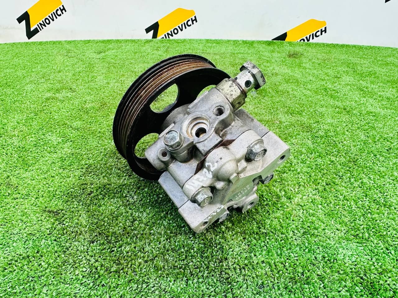 насос гидроусилителя руля Opel Astra J (2009 - 2012), 2.0 л., A 20 DTH, дизель, 55563329, 13309336, YS1300H10632, 1KE10 - фото №1